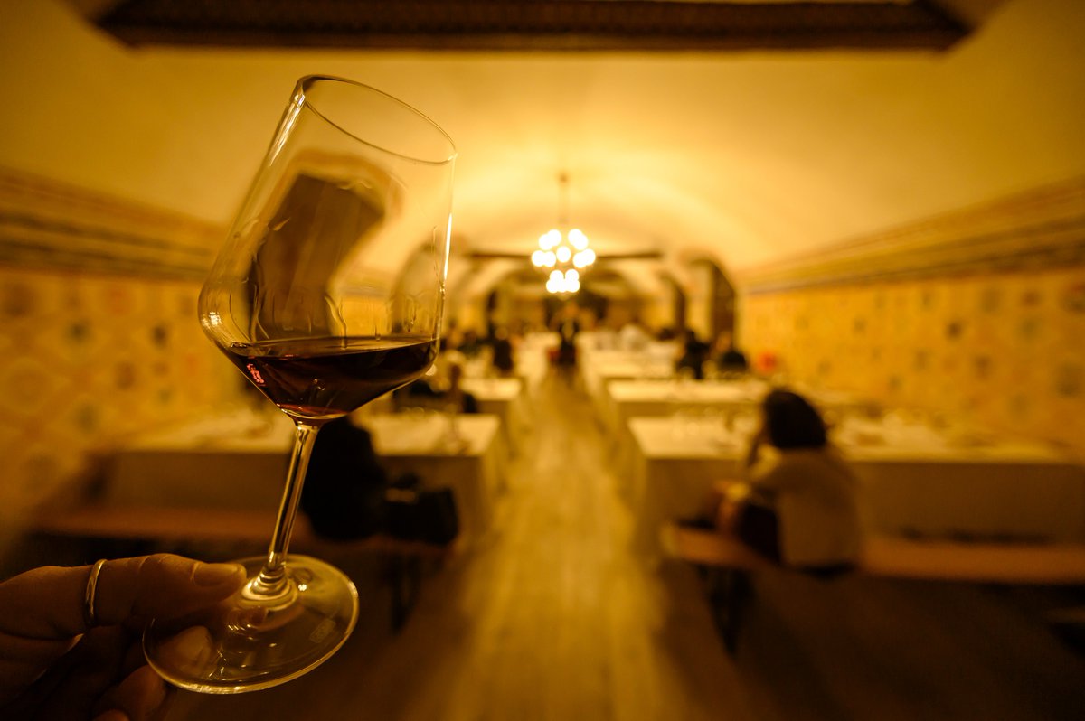 VISIONI, FUTURO E COMUNICAZIONE
UN GRANDE VINO. È PER SEMPRE
Nebbiolo Sforzato di Valtellina
Sabato 14, ore 18
Palazzo Salis, Corte dei Cavalli

Un focus dedicato allo #Sforzato con voci e opinioni multidimensionali.
Prenotazione obbligatoria su: info@eroicorosso.it

#eroicorosso