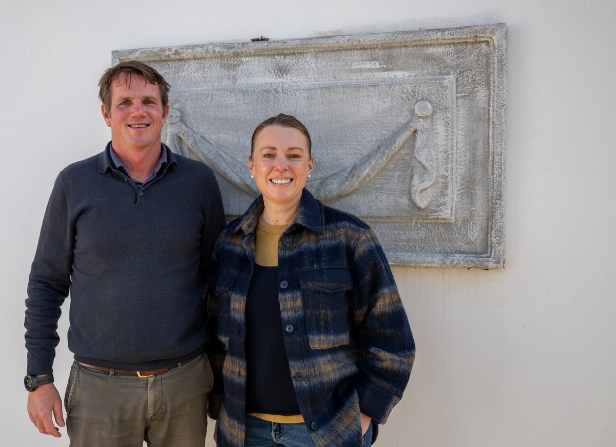 #BosmanFamilyVineyards is Viticulturist of the Year. Its Bosman Adama plant improvement unit, “the most prominent transformation scheme in the winelands” is 26% owned by a workers’ trust. It's a major supplier of vine cuttings, mostly of drought- and heat-tolerant varieties.🧵6/8