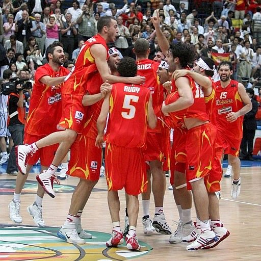 Baloncesto España (@baloncestoesp) on Twitter photo <a href="/JmCalderon/">José Manuel Calderón</a> <a href="/SergioRodriguez/">Sergio Rodriguez</a> <a href="/bernirodriguez5/">Berni Rodríguez</a> <a href="/rudy5fernandez/">Rudy Fernandez</a> <a href="/Alexmumbru15/">Alex Mumbrú</a> <a href="/9FelipeReyes/">Felipe Reyes</a> <a href="/paugasol/">Pau Gasol</a> <a href="/MarcGasol/">Marc Gasol</a> <a href="/jgarbajosa15/">Jorge Garbajosa</a> <a href="/Pepu_Hernandez/">Pepu Hernández</a> Sabemos que es muy difícil, pero...
¿Cuál es tu recuerdo preferido de #LaFamilia en la <a href="/FIBAWC/">FIBA Basketball World Cup 🏆</a> 2⃣0⃣0⃣6⃣ de 🇯🇵?
👇 Os leemos 👀
#SomosEquipo <a href="/JmCalderon/">José Manuel Calderón</a> <a href="/SergioRodriguez/">Sergio Rodriguez</a> <a href="/bernirodriguez5/">Berni Rodríguez</a> <a href="/rudy5fernandez/">Rudy Fernandez</a> <a href="/Alexmumbru15/">Alex Mumbrú</a> <a href="/9FelipeReyes/">Felipe Reyes</a> <a href="/paugasol/">Pau Gasol</a> <a href="/MarcGasol/">Marc Gasol</a> <a href="/jgarbajosa15/">Jorge Garbajosa</a> <a href="/Pepu_Hernandez/">Pepu Hernández</a> Sabemos que es muy difícil, pero...
¿Cuál es tu recuerdo preferido de #LaFamilia en la <a href="/FIBAWC/">FIBA Basketball World Cup 🏆</a> 2⃣0⃣0⃣6⃣ de 🇯🇵?
👇 Os leemos 👀
#SomosEquipo