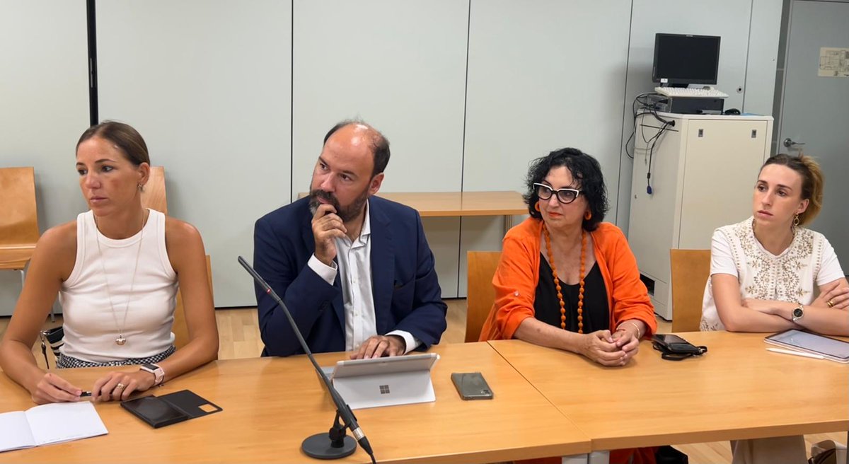 conselleriaEOE's tweet photo. 📌 Col·laboram i treballam en xarxa amb els Consells i representants del #sectordelamoda per impulsar i enfortir la indústria tèxtil de les #IllesBalears. https://t.co/lCMh3MHBgS
