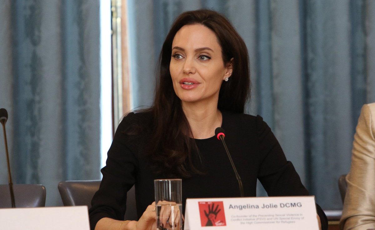 GlobeEyeNews's tweet image. Hollywood actress Angelina Jolie accuses world leaders of complicity in crimes in Gaza.