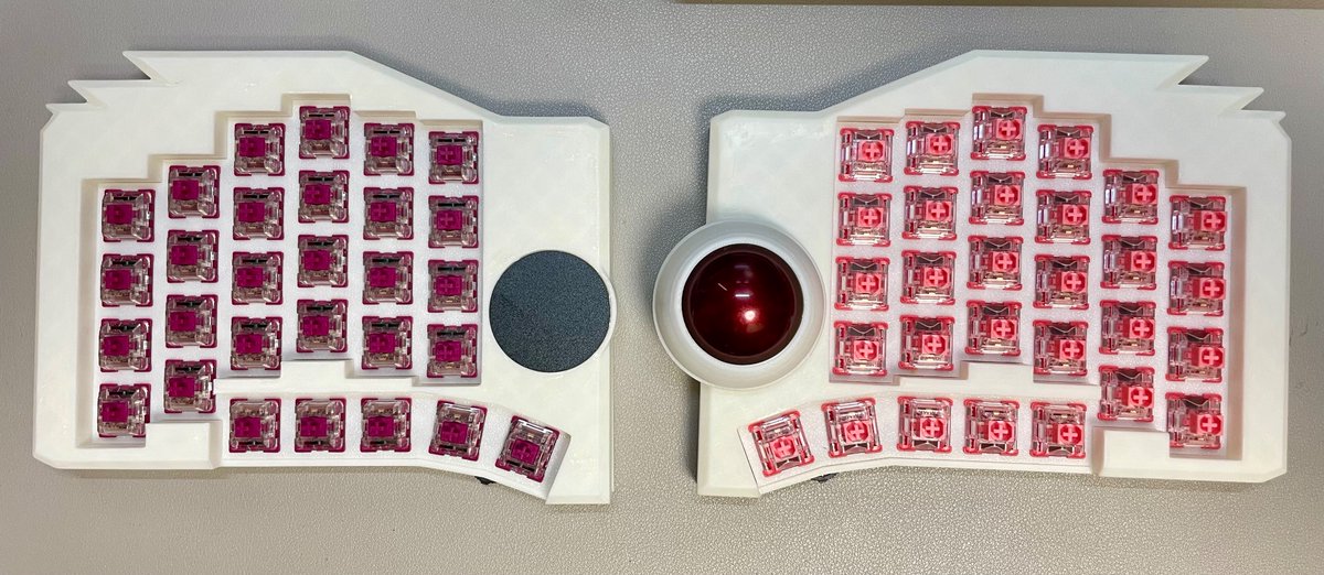 hirot78's tweet photo. 今は、sadekbaroudi さんの開発された ximega を組み立ています。
https://t.co/kiDuz6wZ6z
ポインティングデバイスを何にしようか、ケースをいじろうか、塗装しようかなど、悩みつつ楽しんでいます。 https://t.co/pR1s2C7Naf