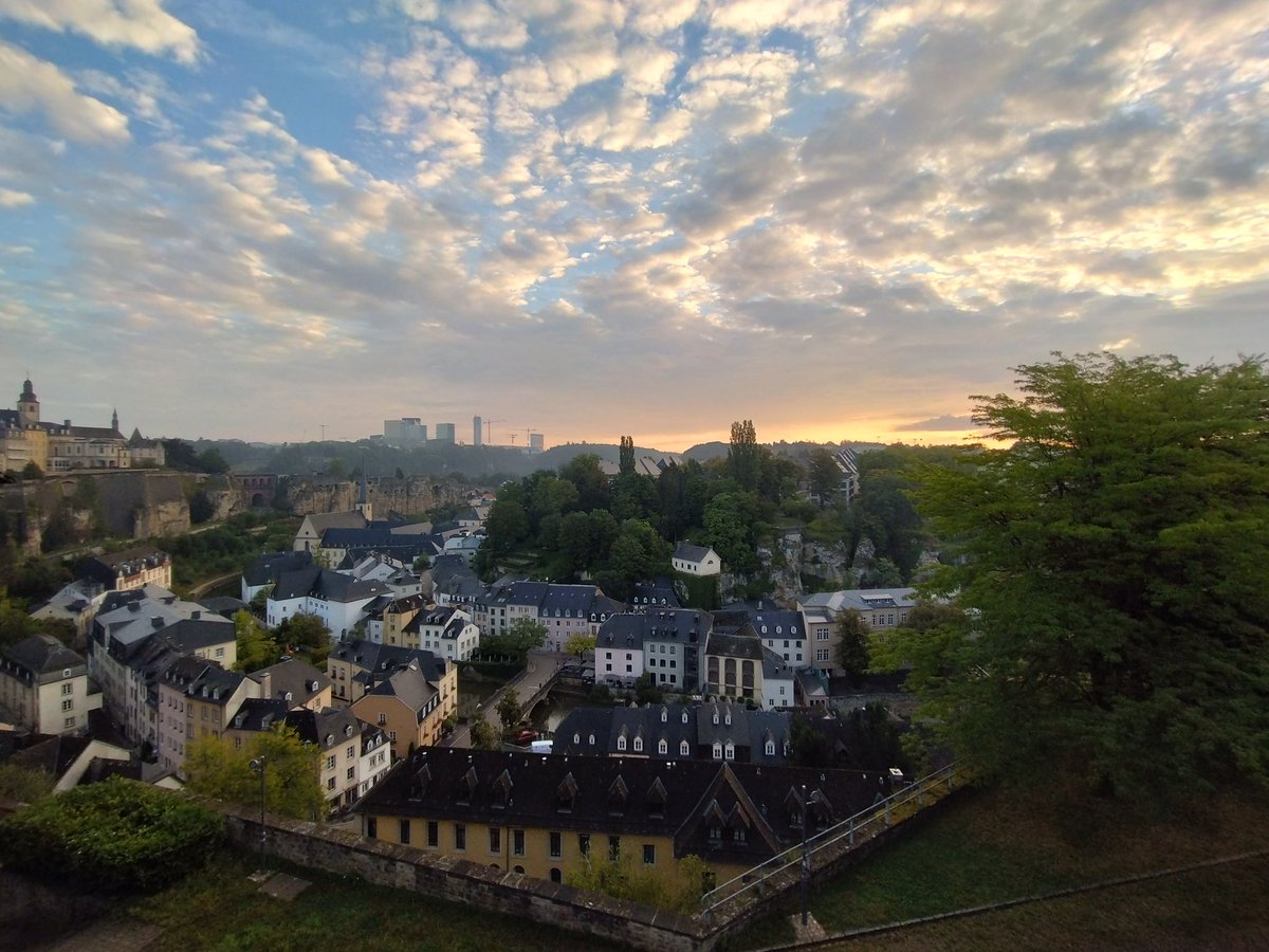 RickRabiser's tweet photo. 10k morning #run through Luxemburg before giving a keynote at the @splcconf/@ECSACONF Conferences Doctoral Symposium 😊 #lovemyjob #litcpslab #CDLVaSiCS @jkulinz -- slides: https://t.co/Fh4GqtrayO https://t.co/8YqhP7ya3t