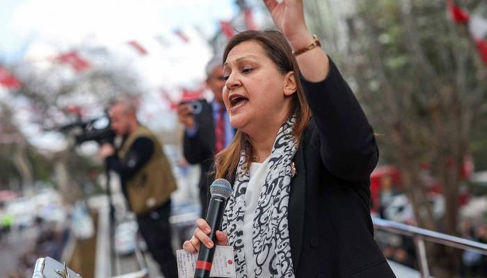 Afyonkarahisar'da mahkeme, mülteciler için nikah ücretinin 25 kat artırılması kararını iptal etti.

İptal kararı sonrası belediye meclisi, ücretleri 24 kat artırma kararı aldı. (Duvar)