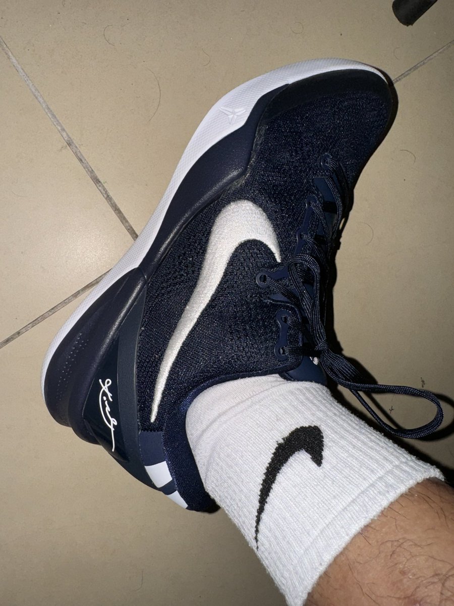 itsAmazing_Jeff's tweet photo. This is the most expensive shoes I bought for myself. #Kobe8Protro #CollegeNavy https://t.co/MYljaG0Yxx
