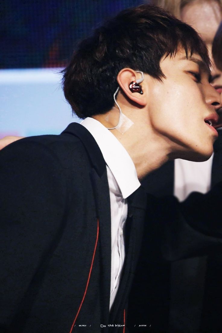 the shadow dokyeom's jawline creates because it's so sharp