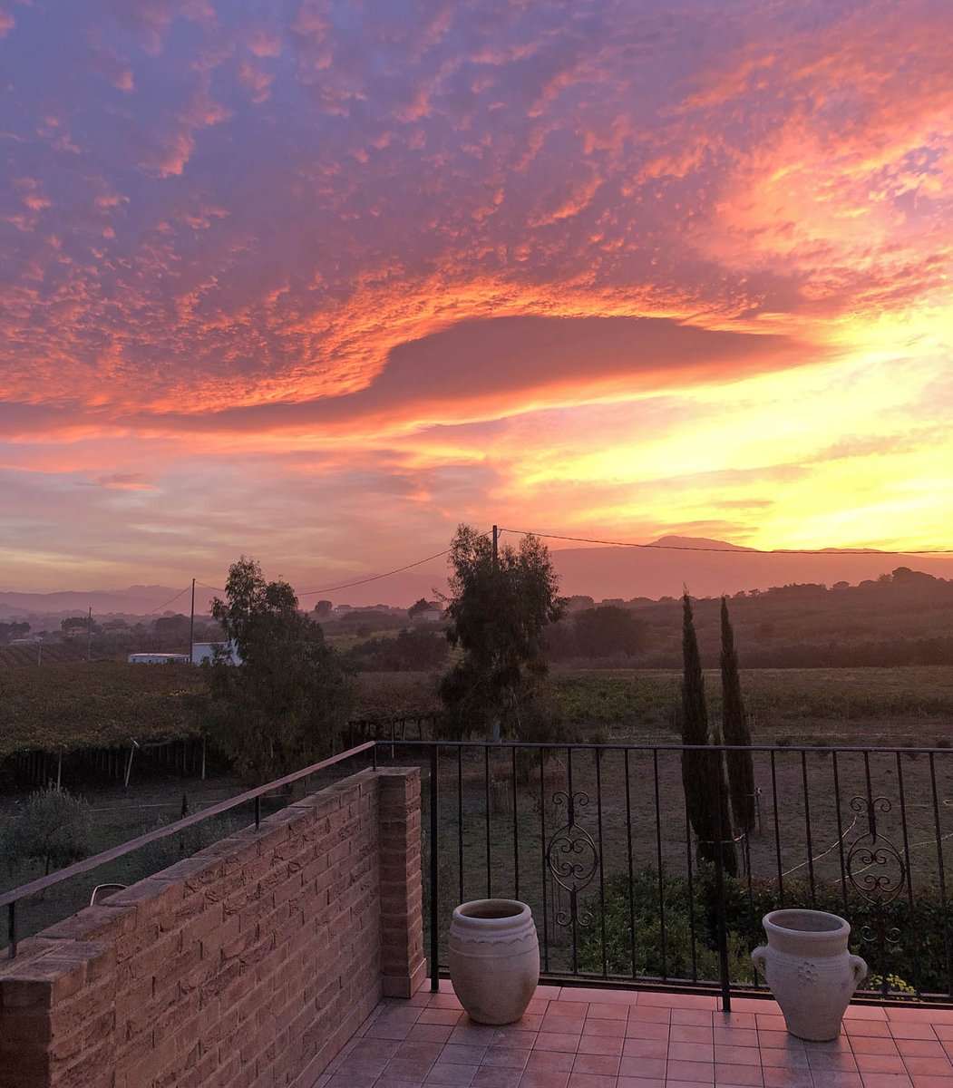 HomeExchange's tweet photo. Visit Italy: how about a holiday swapping to this 3-bedroom villa on Italy's beautiful Trabocchi Coast? ❤️🇮🇹

#abruzzo #trabocchi #costadeitrabocchi #homeswap #travel https://t.co/jVxPLbZ9Tr https://t.co/wDAULlIJtF