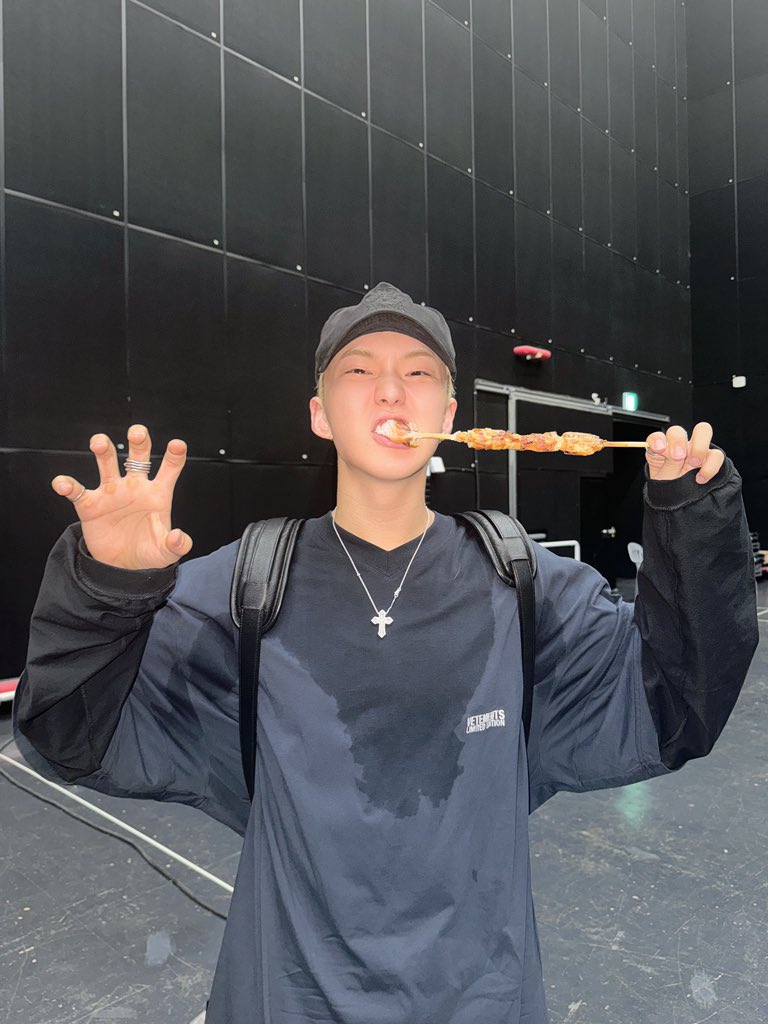 HOSHI 🌟🖤