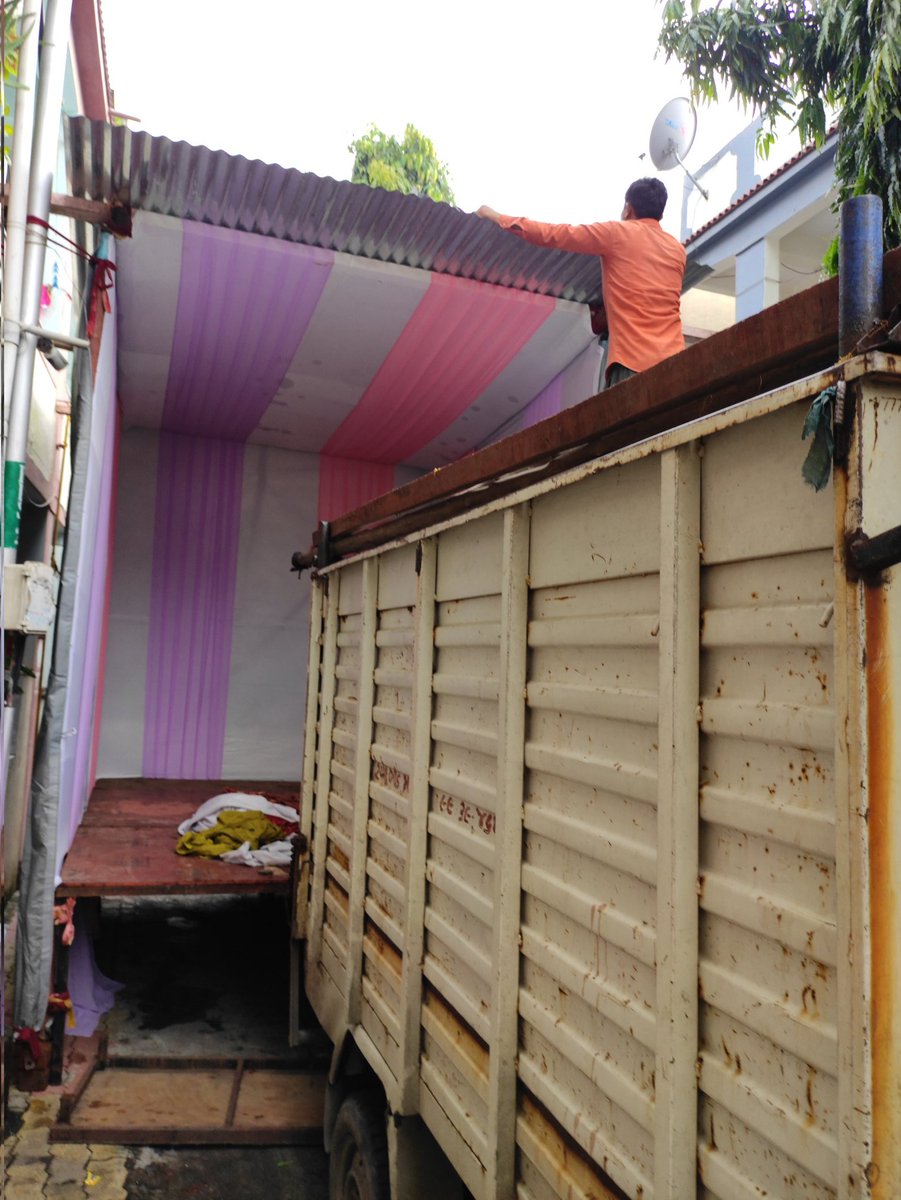 abhisheksvaliya's tweet image. Starting the mandap and decoration prep for Ganesh Chaturthi! 🎉🛕 Excited to welcome Bappa into our home with love and devotion. 🕉️✨ #GaneshChaturthi #FestiveVibes #PreparationMode #Festival #GaneshChaturthi2024