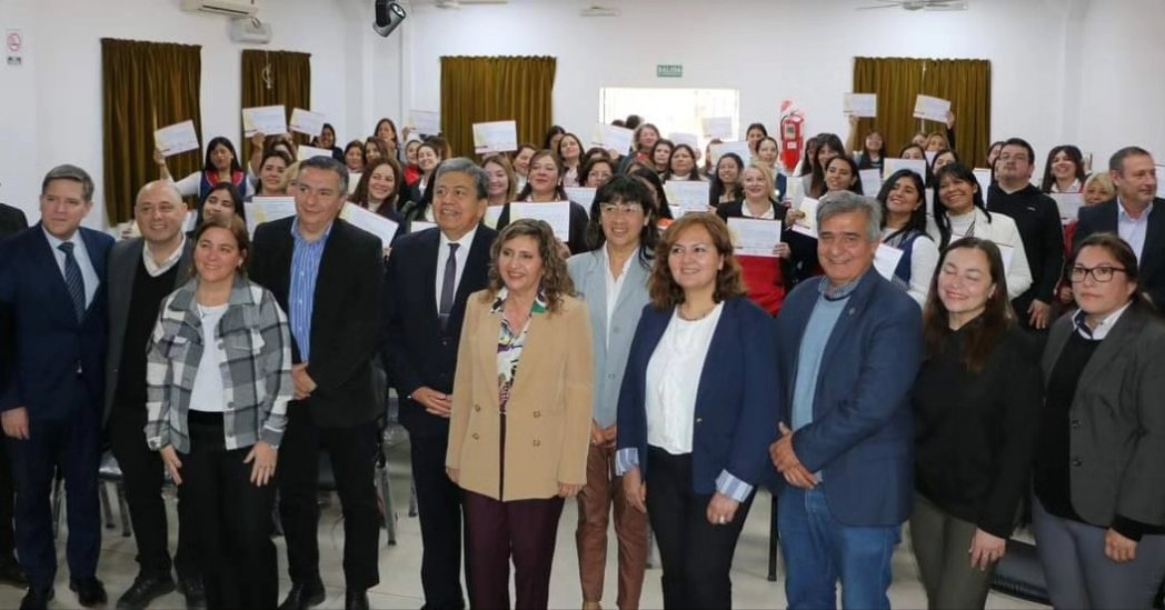 Entrega de certificados de la propuesta formativa SgoCiudad2030: Construyendo el camino hacia el pensamiento digital, con 400 maestras de los jardines de infantes municipales, dictado por EIE UNSE y fruto del convenio entre la #UNSE Universidad y la Municipalidad de la Capital.