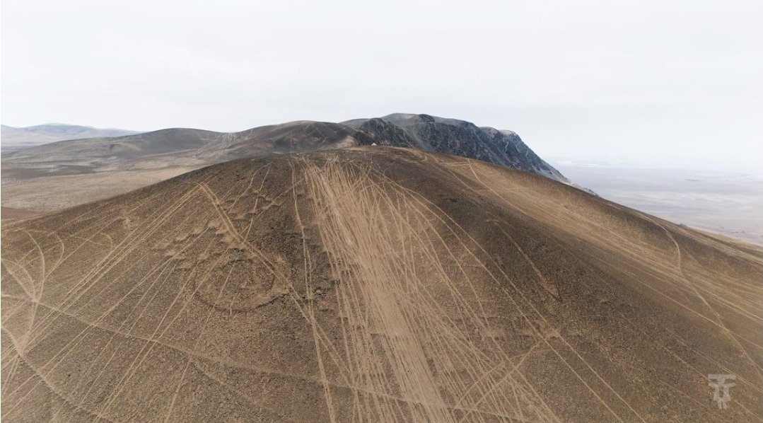 hansgotterbarm's tweet photo. ¡IRREPARABLE!🔴 La Fundación Desierto Atacama denunció que jeeperos y motoqueros han destruido los geoglifos de Alto Barranco, que datan de hace más 1.000 años y están ubicados en la cordillera de la costa al sur de Iquique, Región de Tarapacá @Cooperativa https://t.co/oMJ6cTGvgE
