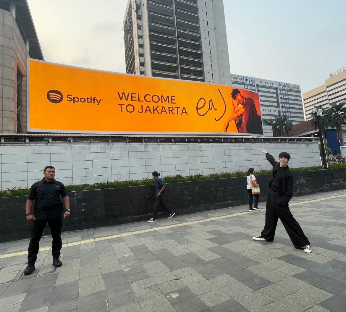 uwillknov's tweet image. ada bodyguard nya bjir, dah jadi artis dia 😭🫵