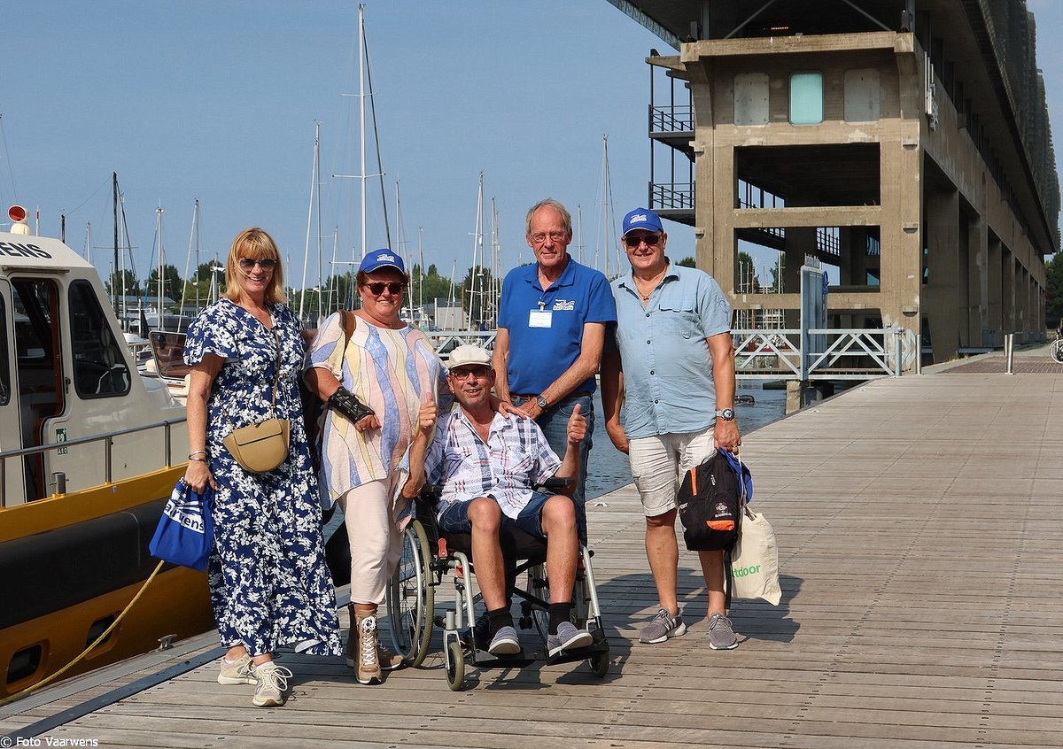 Vaarwens 1384 op 02-09-2024: “We gaan er een feest van maken”

Klokslag 10 uur komt er een auto het parkeerterrein oprijden. Het is het gezelschap dat met onze vaargast Frank (geb. 1949) deze vaardag gaat beleven. 

Link naar het verslag: stichtingvaarwens.nl/.../2498-vaarw…...