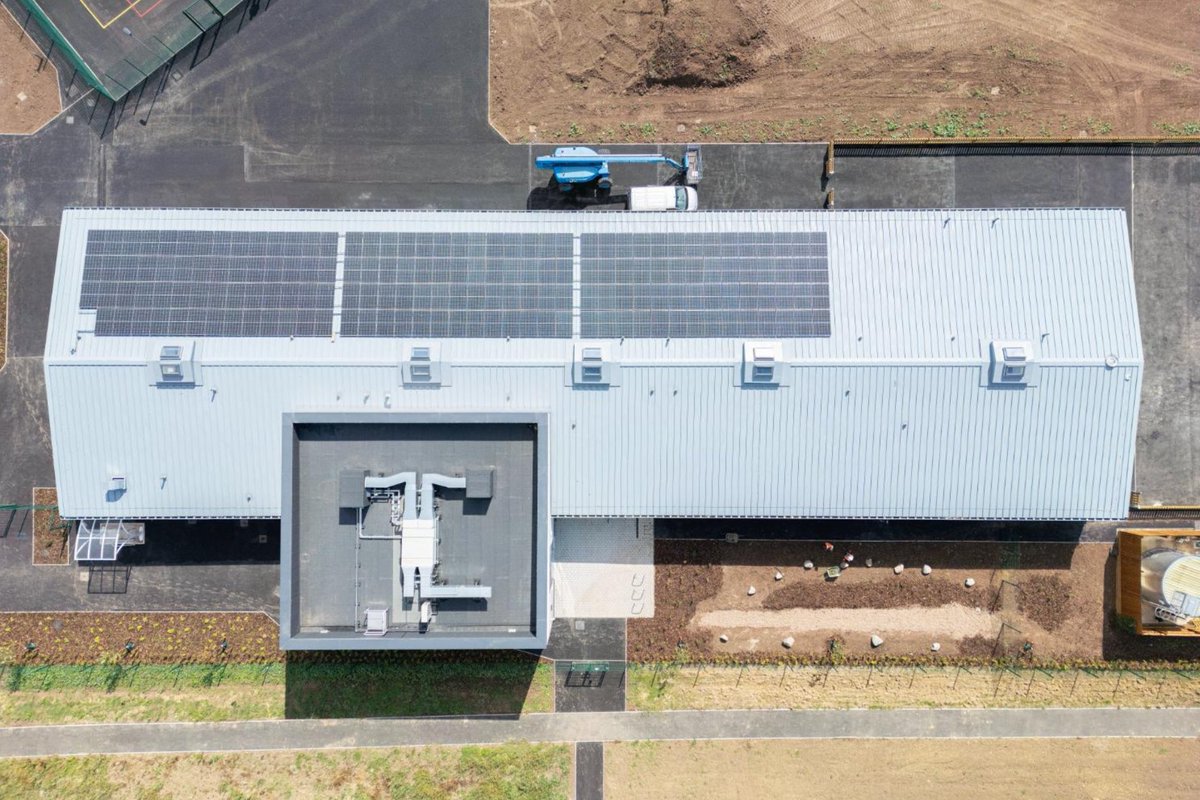 WillmottDixon's tweet photo. The roll out of @LeicsCountyHall's new generation of net-zero carbon in operation schools continues with Wellington Place Primary School!

Procured through @procurement_hub, the 210-place primary school's doors are open and ready to welcome students.

🔗 https://t.co/4XfjAVTmGo https://t.co/lryeedocuD