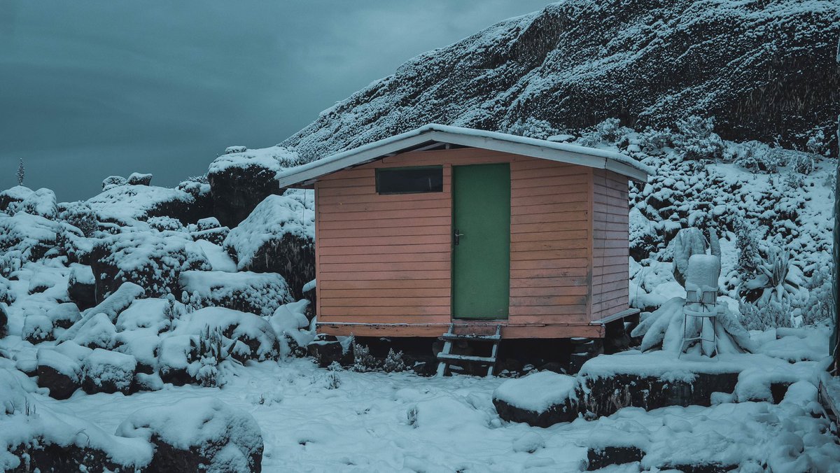 EyeRidesVenture's tweet photo. Discover the breathtaking Rwenzori Mountains, home to Uganda's highest peak, Margherita Peak, and Africa's third highest.

Experience thrilling hikes, mountaineering, and safaris in one of Africa's most stunning wonders. 

Contact us at: https://t.co/m5piO32OUe
☎️ +256 780 440005 https://t.co/ECBG5Ql2Tj