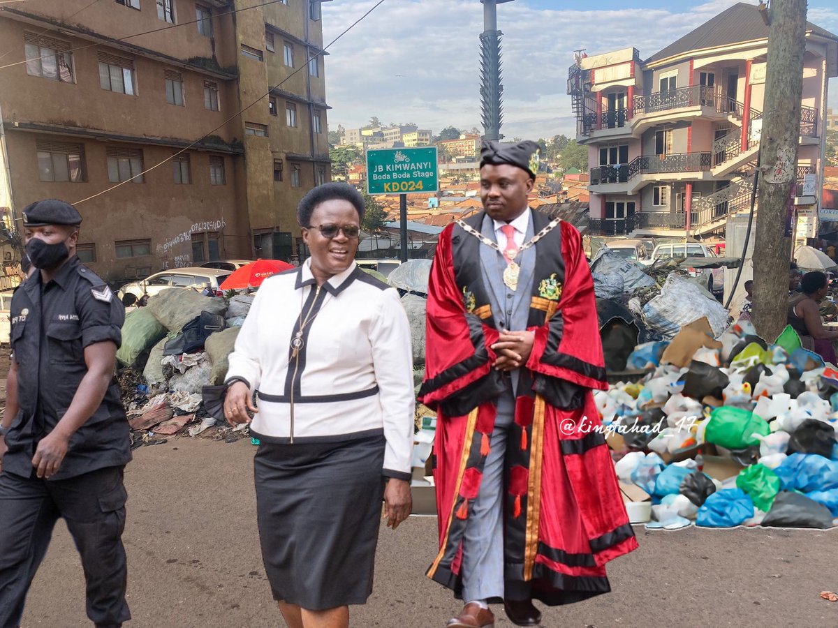kingFahad_17's tweet photo. I will be taking @KCCAUG leaders around Kampala balabe oba kibasanyusa
 #KampalaGarbageExhibition https://t.co/luggITea1v