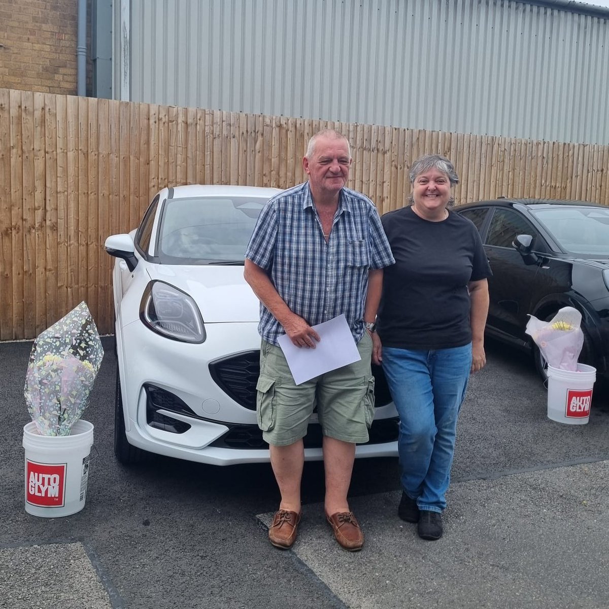 Hills_Ford's tweet image. Mr and Mr Rea collecting a new #74Plate Puma for their daughter! Team Hills wish you many happy memories in your new car! 🙌 🤍

#NewCarDay #NewPuma #NewCar #NewReg #FordUK #Kidderminster
