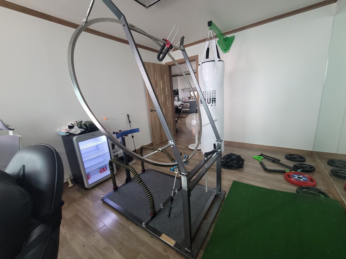 Proswing_Inc's tweet image. 아파트 거실에서 일관성있는 스윙궤도를 만들려고 #프로스윙머신 설치
제품문의:1899-6637
#골프연습 #골프스윙교정장비 #골프스윙궤도머신 #골프스윙자세머신 #드라이버비거리교정 #아이언비거리교정 #드라이버스윙각도교정 #아이언스윙각도교정 #드라이버자세연습기 #아이언자세연습기