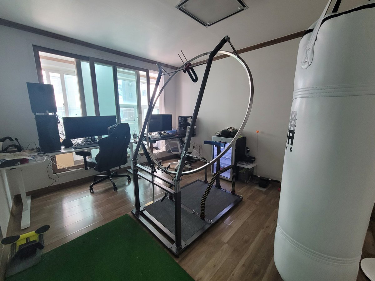 Proswing_Inc's tweet image. 아파트 거실에서 일관성있는 스윙궤도를 만들려고 #프로스윙머신 설치
제품문의:1899-6637
#골프연습 #골프스윙교정장비 #골프스윙궤도머신 #골프스윙자세머신 #드라이버비거리교정 #아이언비거리교정 #드라이버스윙각도교정 #아이언스윙각도교정 #드라이버자세연습기 #아이언자세연습기