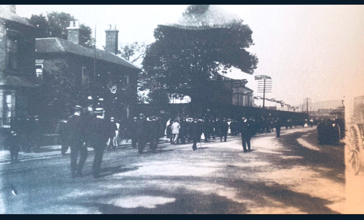 magpies_history's tweet photo. 114 years ago today!

The first ever match played at Meadow Lane 

Notts County 1-1 Nottingham Forest
Saturday 3rd September 1910

Pic 1 Supporters outside Meadow Lane

Pic 2 The original County Road stand &amp; details of the day

Pic 3 The original Main Stand weeks before opening https://t.co/rBAC48NZMt