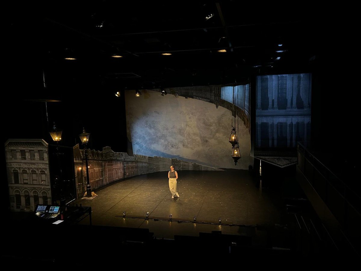 Always my favourite model to reality moment! 
#setdesigner #operadesign