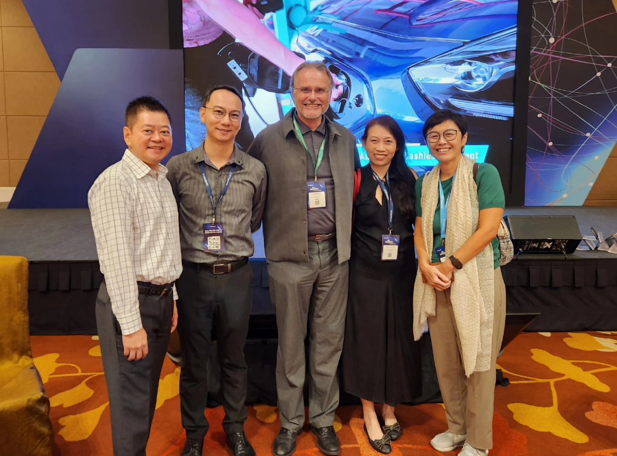 Meeting Lucien Engelen, the mastermind behind the pop-up #health store in a shopping center in Roermond. This innovative concept seamlessly combines simple #care interventions with #retail visits, making #healthcare more accessible and convenient for people.