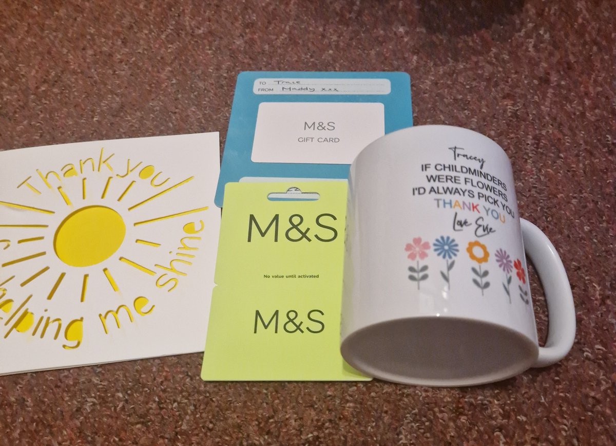 tracyhodge2's tweet photo. Feeling blessed and very much appreciated!!   Always sad saying Goodbye to little ones who you have looked after since they were babies - nearly 4 years. #EYFS #EarlyYears #EYTwitterTagteam #loved #appreciated #childcare ❤️🌹🌻 https://t.co/fPVlls8i1u