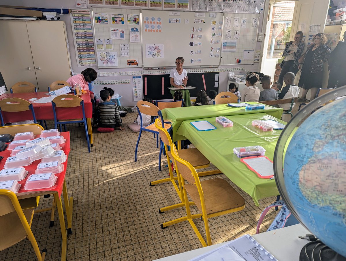 L'école Les Sapins (REP+) de Rouen bénéficie du dédoublement des classes pour créer les meilleures conditions pour l'acquisition des savoirs fondamentaux.

La rectrice <a href="/ChGavini/">Christine Gavini</a> échange avec l'équipe éducative et visite le "Labomaths" de l'école pour cette #rentree2024.