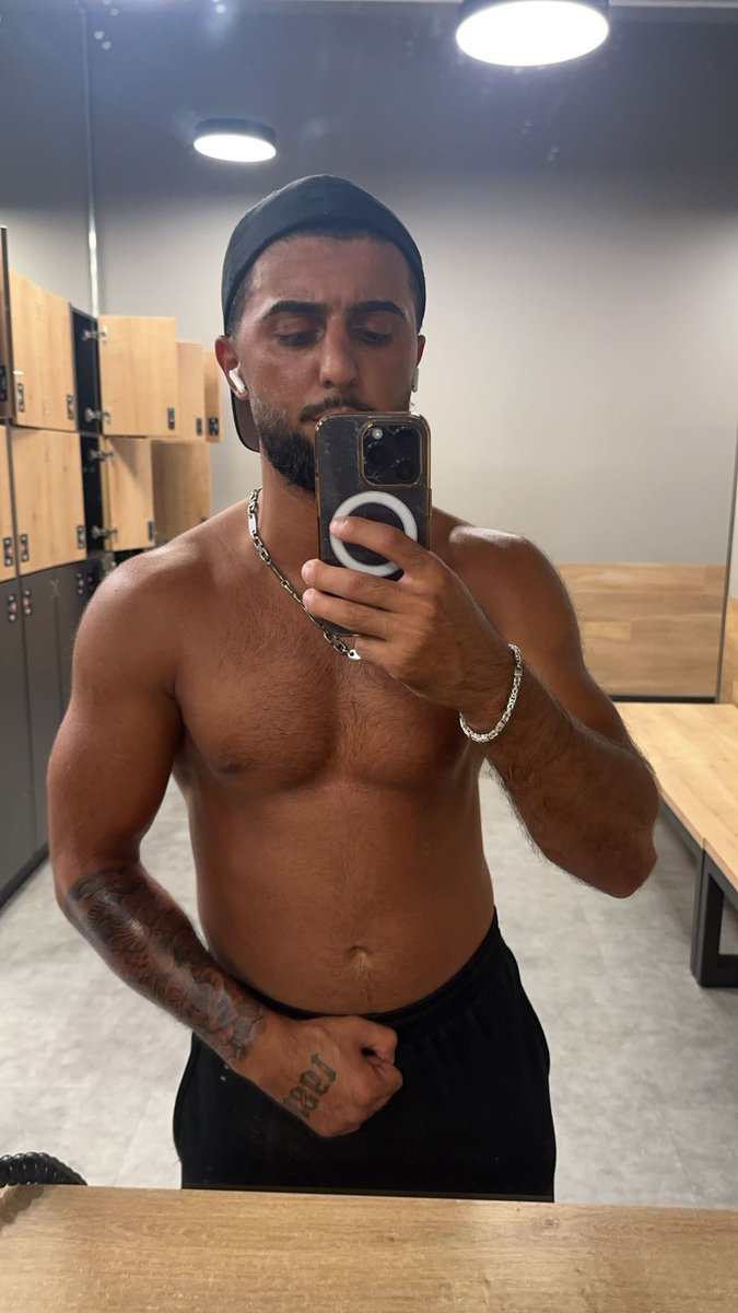 Erdem4763's tweet photo. #king #muskeln #muskel #muscle #sklave #slave #money #geld #macht #könig #herrscher #gym #boss https://t.co/VVb8ujiKg2