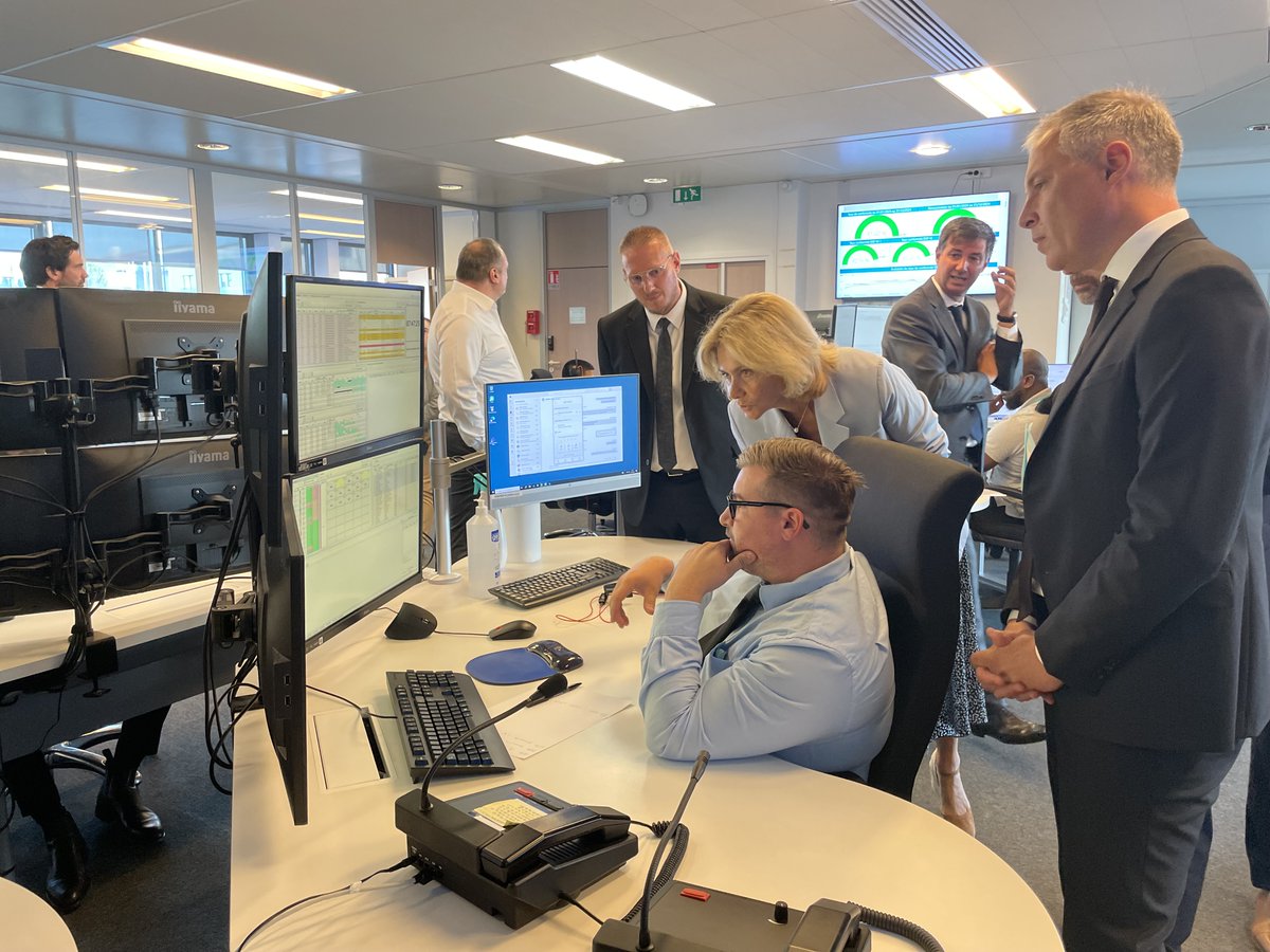 KeolisIDF's tweet image. 🚌Rentrée scolaire : @vpecresse Présidente de l'@iledefrance  et d'@IDFmobilites nous a fait l'honneur de visiter KORRIVA, notre centre régional de régulation  et d'information voyageurs mobilisé 24 h/24 et 7 j/7, présent au sein du @groupekeolis  en #IDF.
#Ponctualité #Sécurité