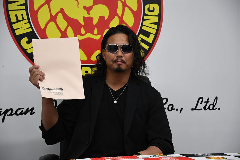 njpwglobal's tweet photo. Jake Lee has officially put pen to paper on an NJPW contract, and hosted a special press conference to tell the media!
https://t.co/mW0GAEi2Vh
#njpw @JakeLee19890119 https://t.co/p7X1H9Qu84