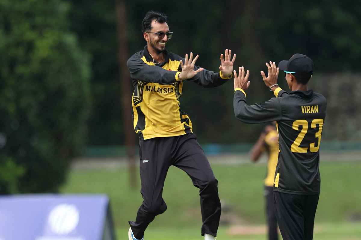 MalaysiaCricket's tweet photo. 💥 INCREDIBLE VICTORYYY !
 Run!! Thrilling finish to the match at UKM Oval as Malaysia held their nerves. WHAT A MATCH!

🇸🇬 181/7 (20)

📺 https://t.co/yCv4LI4uW9

📷 ICC

#T20WorldCup | #AsiaQualifierA | #MASvsSGP https://t.co/vxVJGiTcXj