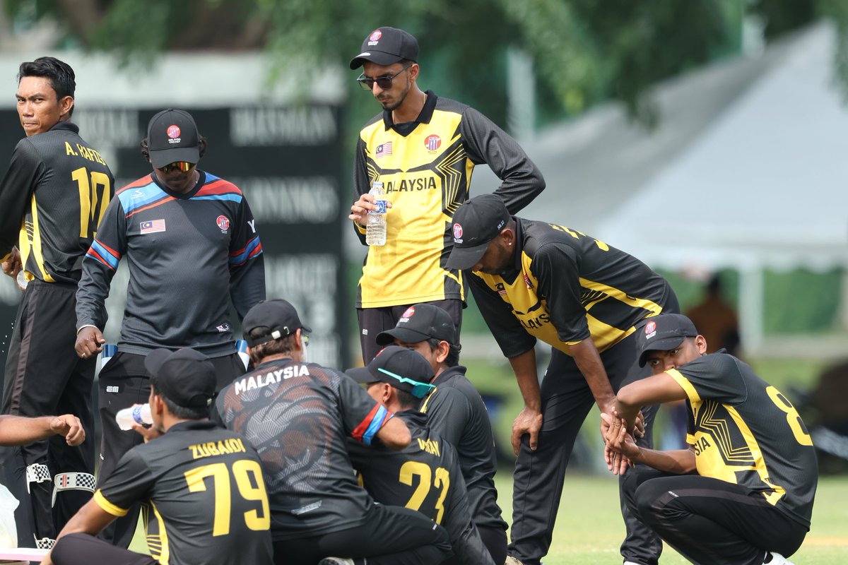 MalaysiaCricket's tweet photo. 💥 INCREDIBLE VICTORYYY !
 Run!! Thrilling finish to the match at UKM Oval as Malaysia held their nerves. WHAT A MATCH!

🇸🇬 181/7 (20)

📺 https://t.co/yCv4LI4uW9

📷 ICC

#T20WorldCup | #AsiaQualifierA | #MASvsSGP https://t.co/vxVJGiTcXj
