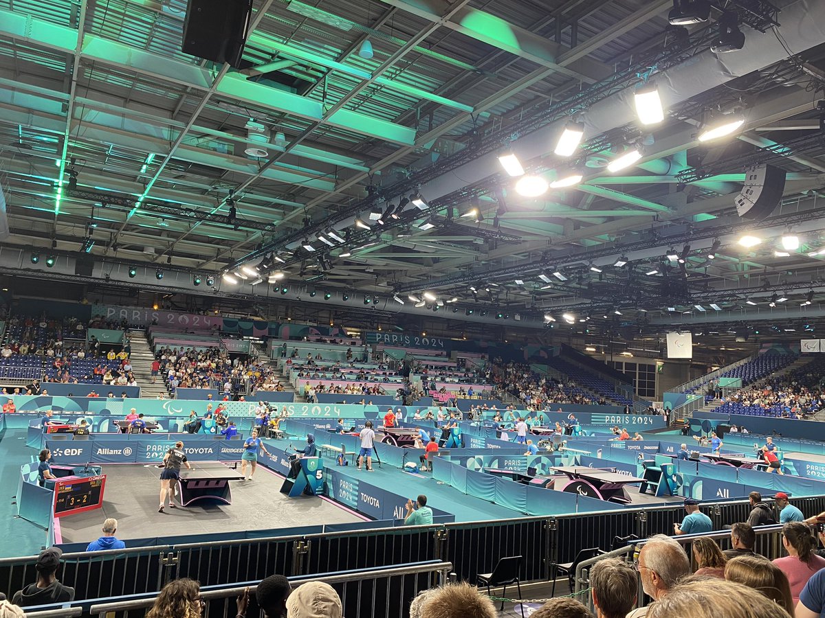 Enfin arrivés à Paris, pour encourager nos champions aux Jeux Paralympiques! Les élèves du <a href="/clgBouligny/">Collège de Bouligny</a> sont ravis ! 😃🏓#paris2024 #maclasseauxjeux #JeuxParalympiques2024