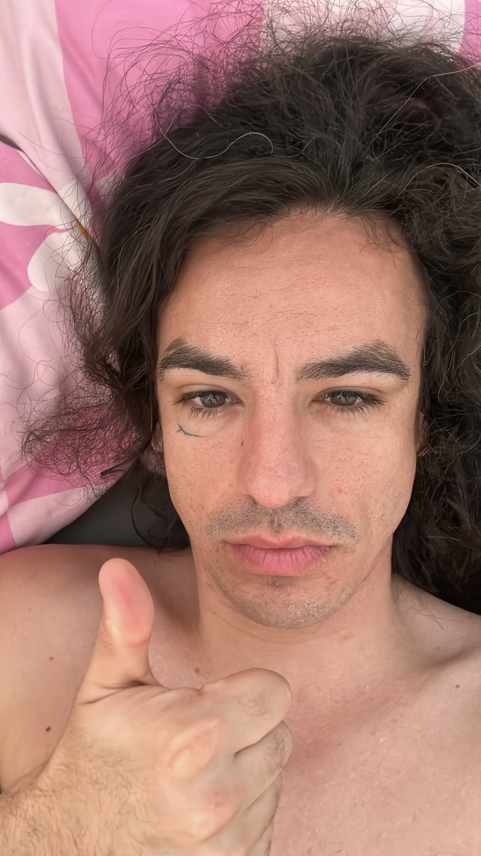 <a href="/bertrandmyd/">Bertrand Ndongo</a> Pues bien puestos mis impuestosEeeee???? JAJAJAJA bien puestos mis impuestos!! JAJAJA A POR EL MARTES CHAVALES CHAVALES BUENOS DÍAS