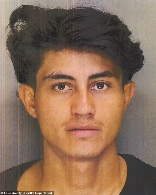 TrueCrimeUpdat's tweet image. Dimas Gabriel Yanez, 26, arrested for stabbing 14-year-old girl at baseball game in #Lowell #Illinois

Victim treated and released from hospital 🙏

Yanez, previously deported in 2018, returned illegally

Extensive manhunt led to arrest in cornfield on Sunday 👏👮‍♂️

🙏#TrueCrime