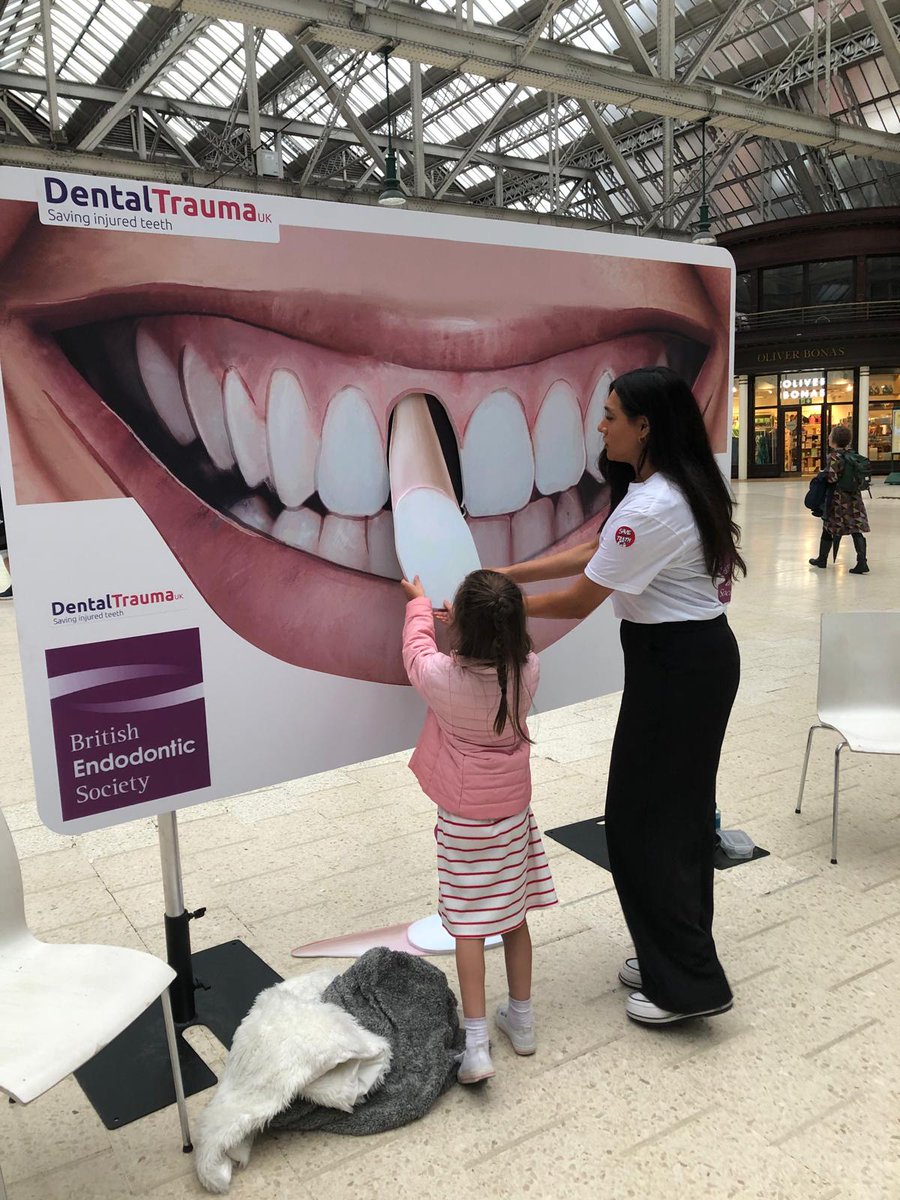 meetglasgow's tweet image. Today is your last chance to pop along to Central Station and chat with @Dentaltraumauk &amp;amp; @UofGlasgow Dental School! 🦷 @GlasgowWarriors Sione Vailanu &amp;amp; Huw Jones will be there from 12-1 and Ally Miller &amp;amp; Ollie Smith from 4-5!

@NHSGGC
@GGC_OralHealth
#SaveATooth #DentalHealth