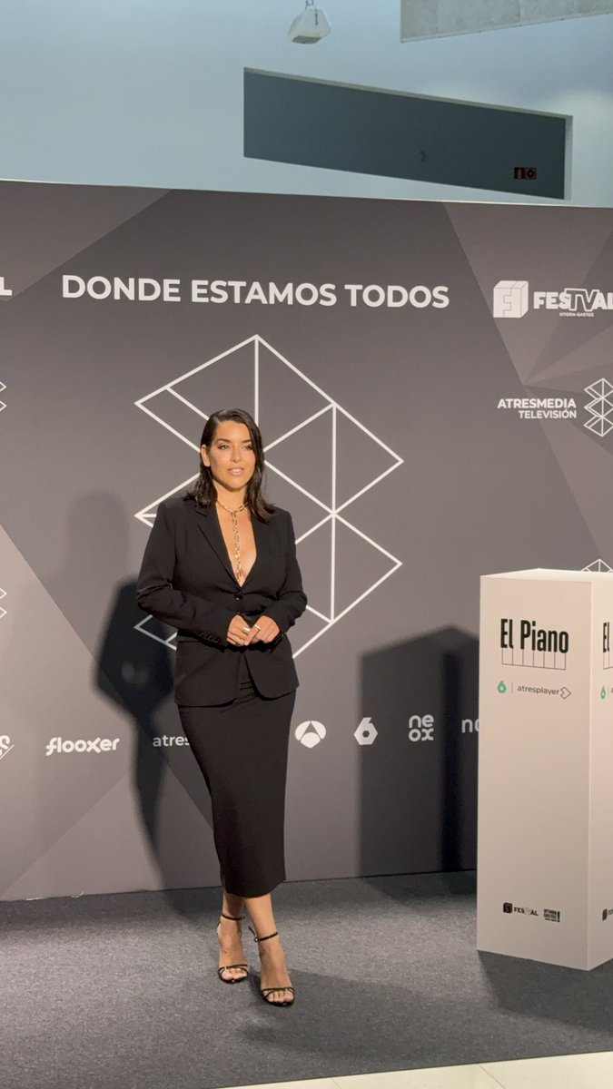 YourWayMagazine's tweet photo. El segundo día del @FesTVal comienza con la presentación del 'El Piano' un nuevo programa de @laSextaTV con @RuthLorenzo como presentadora y @PabloLopezMusic @mikasounds como jurado #FesTVal #ElPiano https://t.co/2EyT8zEipx