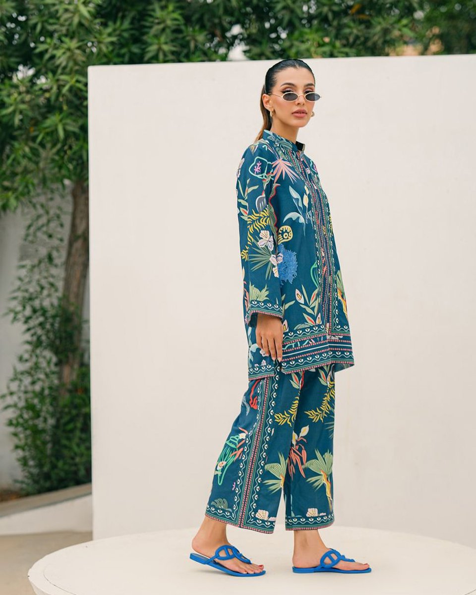 duraprints's tweet image. #DigitalTextile Ibiza Co-Ord set by @solidsofficial

The Ibiza set is an epitome of grace and easy breezy #Summer essential. Printed on a crease resistant blended fabric to get through your summers.

#DigitalPrint #LuxuryWear #ThePrintEdit #Solids 🌺🧵👗
solidsofficial.com/products/ibiza