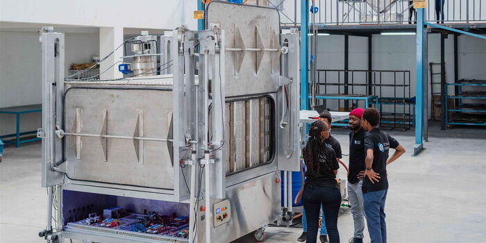 SolarPanelKenya's tweet image. PowerAfricaSolar - Three Kenyan Youths Innovate Machine That Cleans the Air dlvr.it/TClN0Z