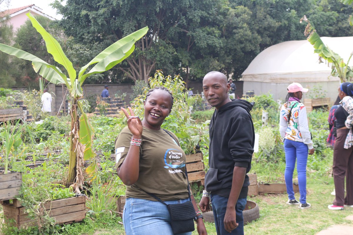 city_shamba's tweet photo. Nliwashow its never a dull day with our #LearningTrips, its always fun and games! #OrganicFarming is the way to go ukitaka ku #GrowYourOwn. Volunteers from @TuvuliAfricaorg even took home some fresh vegetables kama parting gifts. 
Look at those faces! Ni Kuchuna na Kunabeba https://t.co/SiAbrtyrIH