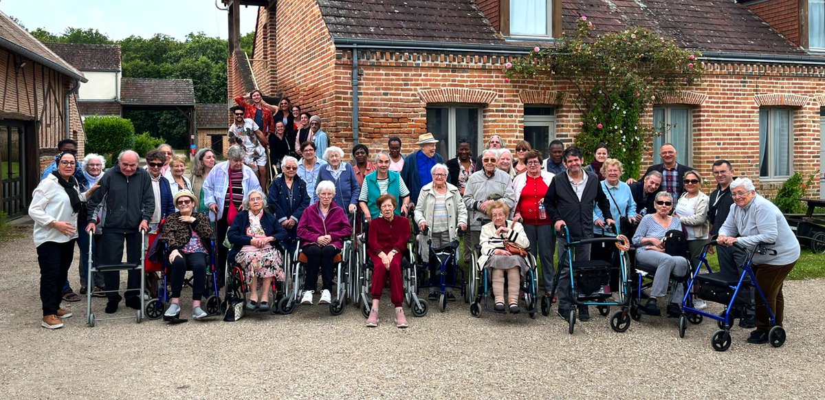 citoyennage's tweet photo. « Bien vieillir » : Notre avis ! - La synthèse du colloque Citoyennage Île de France est en ligne ! https://t.co/O1MHu5PxK1 Bravo à toutes les personnes qui y ont contribué 👏 #personnesagees #citoyenneté #citoyennage #colloque #bienvieillir #loibienvieillir https://t.co/VFoLY72bCr