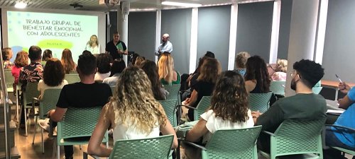 Promoción de Vida Saludable en Andalucía (@vidasaludand) on Twitter photo El Distrito Sanitario Aljarafe - Sevilla Norte presenta un pilotaje sobre trabajo grupal con adolescentes en bienestar emocional
#SaludPúblicaAndalucía <a href="/saludand/">Consejería de Salud y Consumo</a>
<a href="/AndaluciaRELAS/">RELAS - Red Local de Acción en Salud de Andalucía</a> <a href="/EASPsalud/">Escuela Andaluza SP</a> #andaluciasaludable
<a href="/ventanafamilia/">Ventana abierta a la Familia</a> <a href="/CDOIA/">Observatorio Infancia y Adolescencia Andalucía</a> @DGINFP
➡️miguiadesalud.es/es/el-distrito… El Distrito Sanitario Aljarafe - Sevilla Norte presenta un pilotaje sobre trabajo grupal con adolescentes en bienestar emocional
#SaludPúblicaAndalucía <a href="/saludand/">Consejería de Salud y Consumo</a>
<a href="/AndaluciaRELAS/">RELAS - Red Local de Acción en Salud de Andalucía</a> <a href="/EASPsalud/">Escuela Andaluza SP</a> #andaluciasaludable
<a href="/ventanafamilia/">Ventana abierta a la Familia</a> <a href="/CDOIA/">Observatorio Infancia y Adolescencia Andalucía</a> @DGINFP
➡️miguiadesalud.es/es/el-distrito…