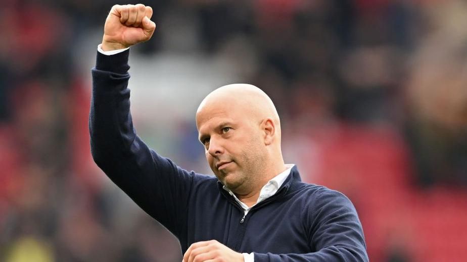 Arne Slot Enggan Bahas Kontrak Mohamed Salah: Lebih Suka Bicara Performa dlvr.it/TClPMw