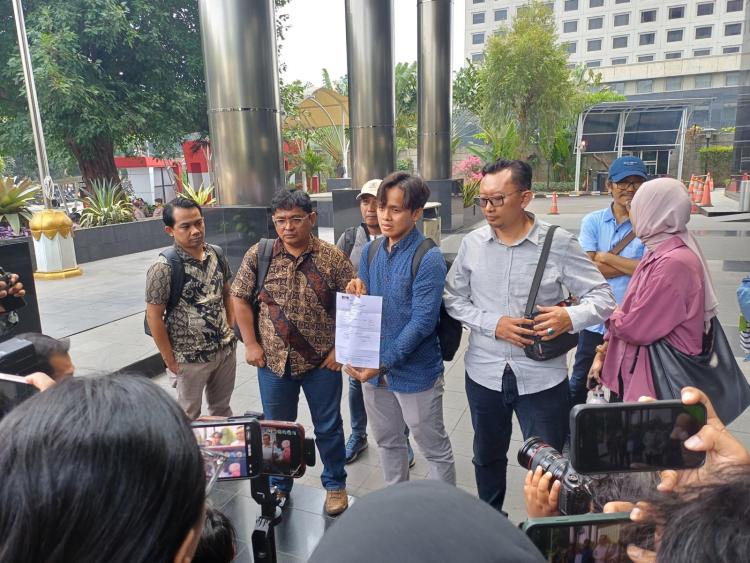 Koalisi Masyarakat Sipil Laporkan Dugaan Korupsi Pengadaan Gas Air Mata di Kepolisian ke KPK dlvr.it/TClPNr