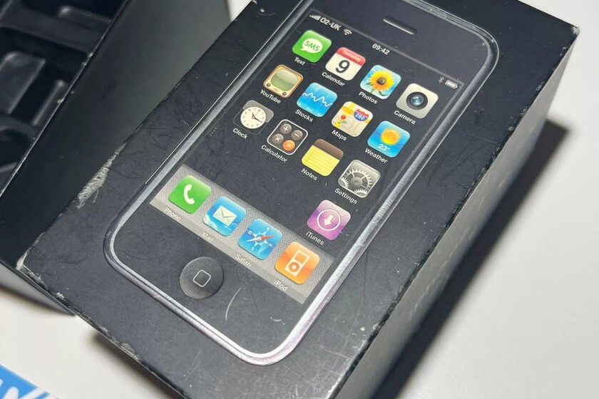UbleMx's tweet photo. Si tienes alguno de estos iPhone antiguos tienes un tesoro. Da igual que no funcionen, valen una auténtica fortuna https://t.co/7dc6hVytaT https://t.co/B44tJQ7Xrz