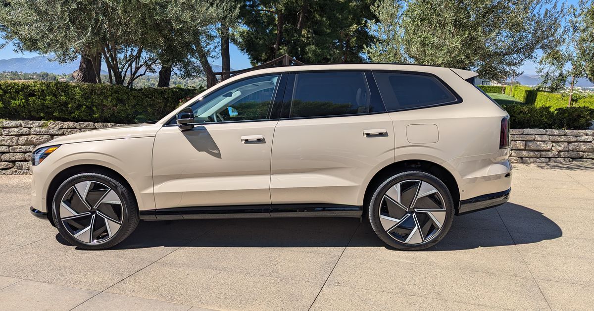Volvo EX90 first drive: not fully baked dlvr.it/TClR0g