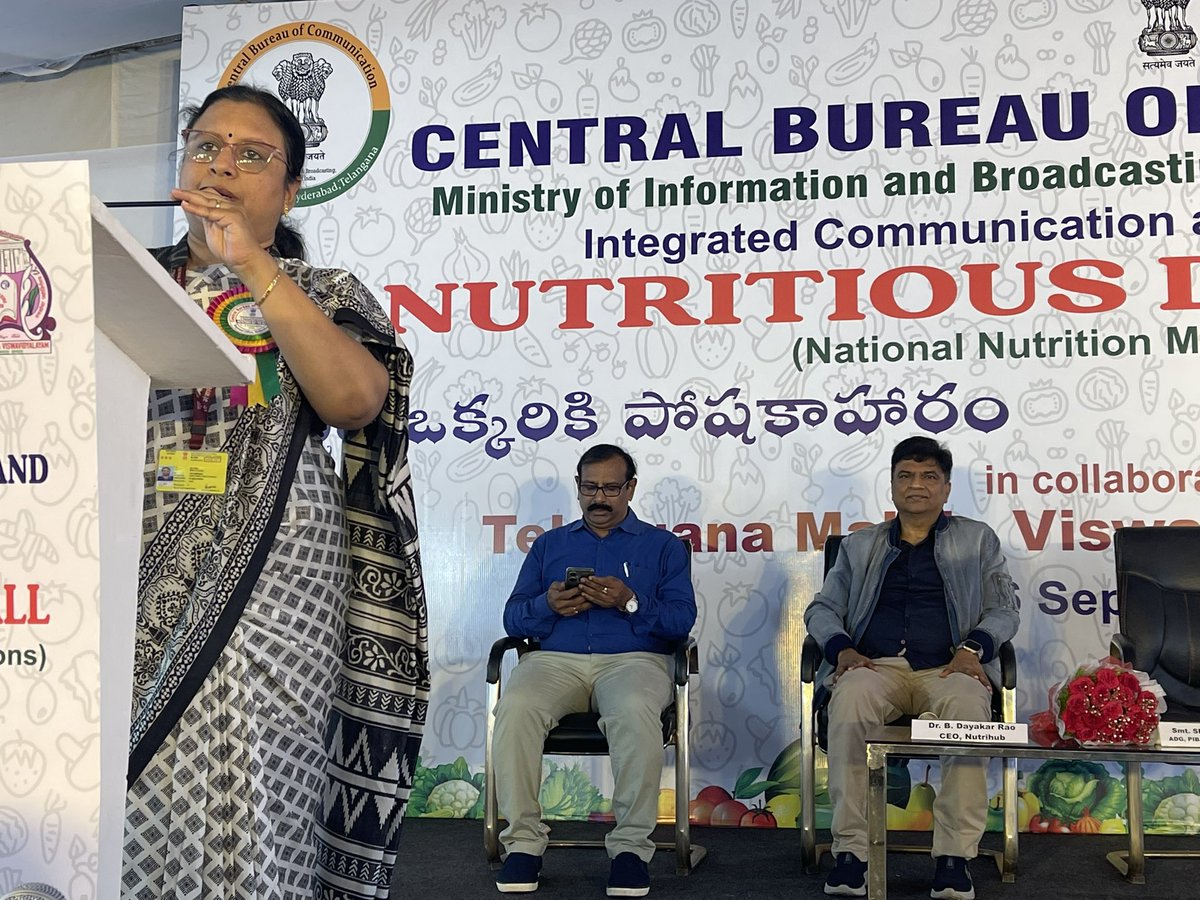 Day 2: “Nutritious Diet for All” 
<a href="/nutrihubtbi/">NUTRIHUB</a> CEO <a href="/DR_DAYAKARRAO/">Dr Dayakar Rao CEO, Nutrihub, ICAR-IIMR</a> enlightened students about the “Importance of Millets” in an elaborate talk at the ongoing exhibition (ICOP) by <a href="/CBCHyderabad/">Central Bureau of Communication, Hyderabad</a> at Telangana Mahila Viswavidyalayam, Hyd. #PoshanMaah2024