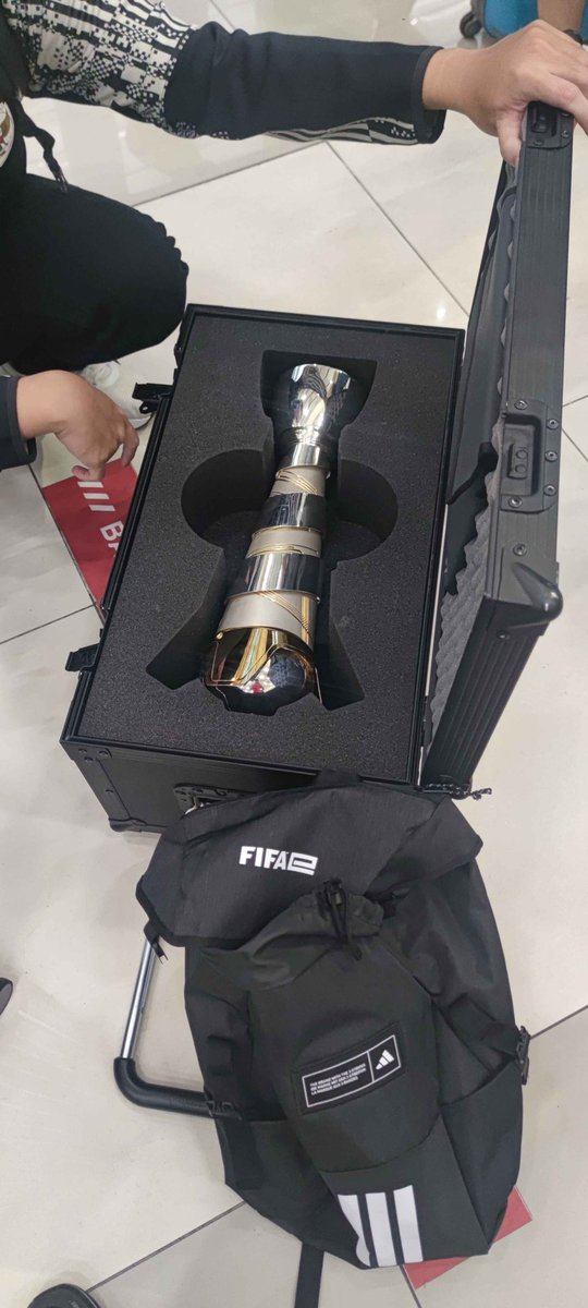 id_fm's tweet image. Piala kita sudah mendarat di Indonesia gaiis ❤️❤️❤️