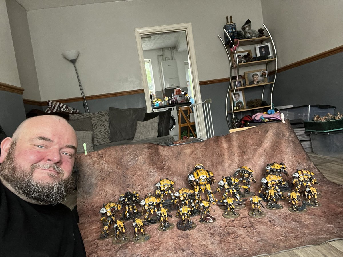 I’ve painted 4 more knights since this picture so really should update the family portrait! 
Any tips for photographing large collections/ army shots would be greatly appreciated
